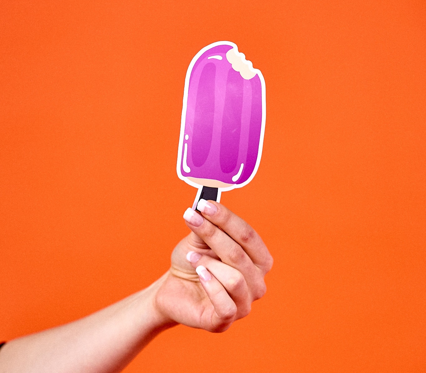 Ice cream advertising in freezer aisles presents unique challenges and opportunities for brands looking to capture the attention of shoppers. To make a lasting impression, businesses must consider multiple factors, from strategic product placement to eye-catching packaging and compelling in-store promotions.